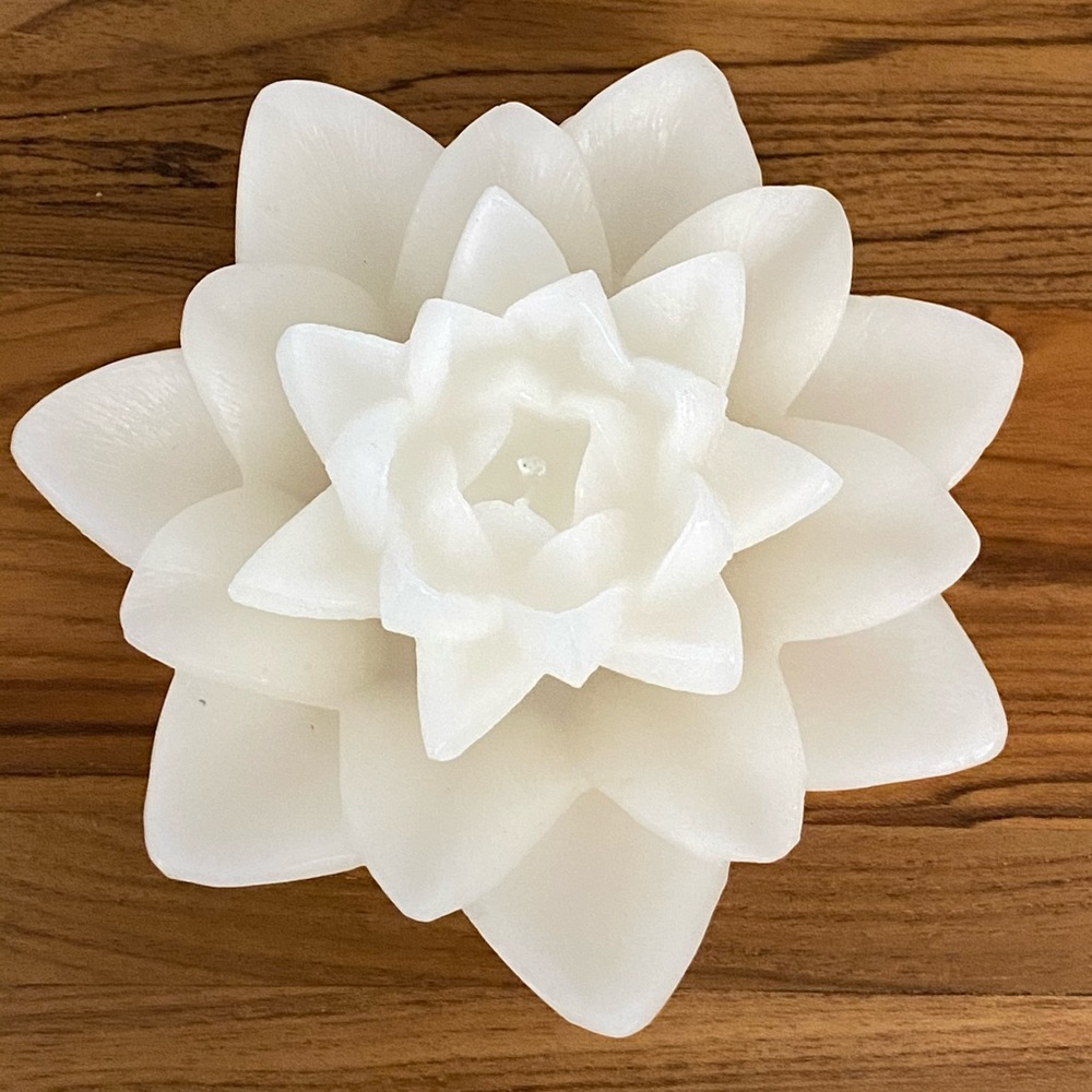 Floating Lotus Candle w Base by Illuminations NIB